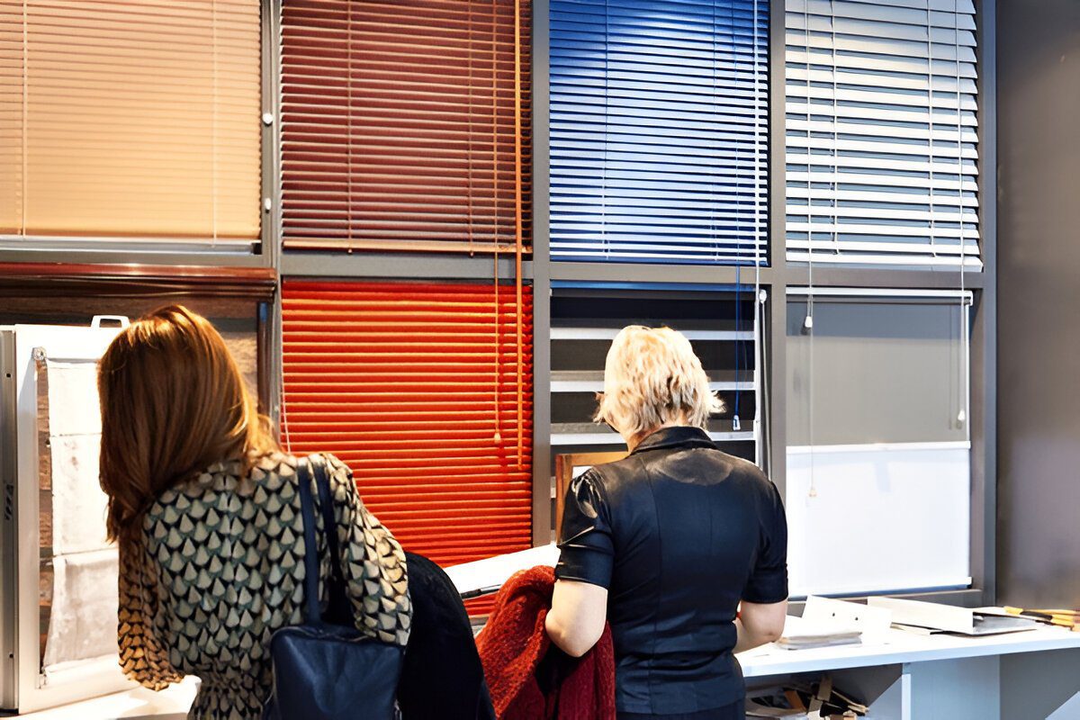 Wide range of custom blinds and exceptional customer service at Emirati Blinds & Curtains in Dubai.