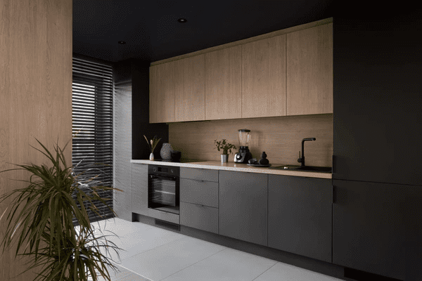 Stylish black blinds in a modern Dubai kitchen featuring matte cabinets, wood finishes, and elegant decor.